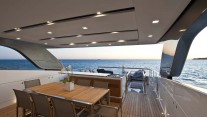 Al fresco dining on the SL 100 New 